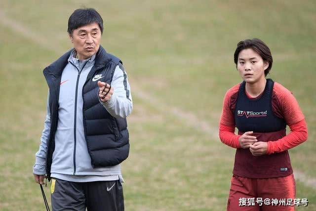 凯斯勒：随时准备接东契奇的传球，无论场上位置